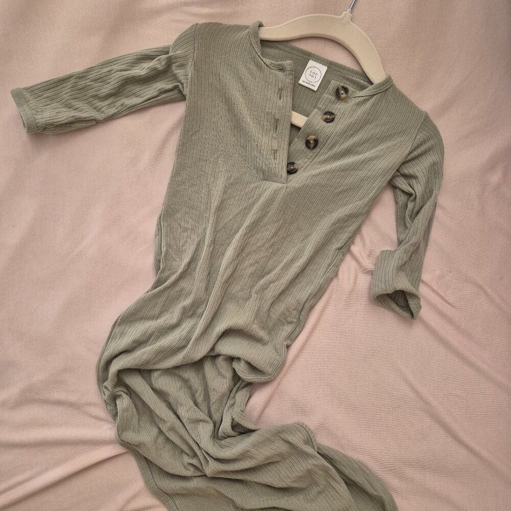 Lou lou newborn gown